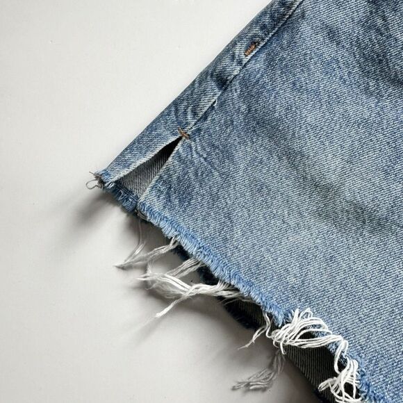 Madewell The Perfect Jean Short Light Wash Distressed Cutoffs Women’s Size 23 - Picture 3 of 11